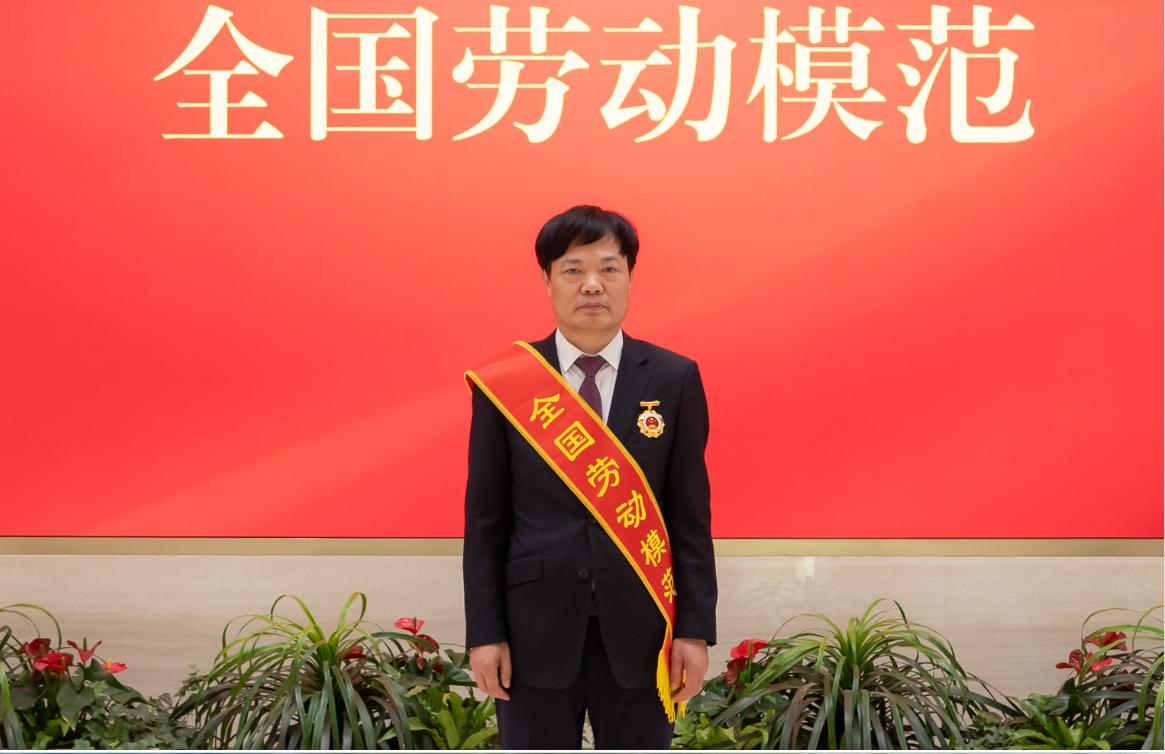 梦想融入时代，才能拥有远方 ——记全国劳动模范李立新